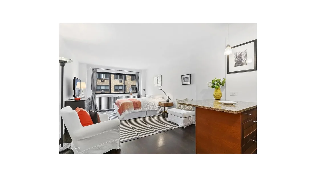 Photo of Unit 11KS at 16 W 16TH Street
