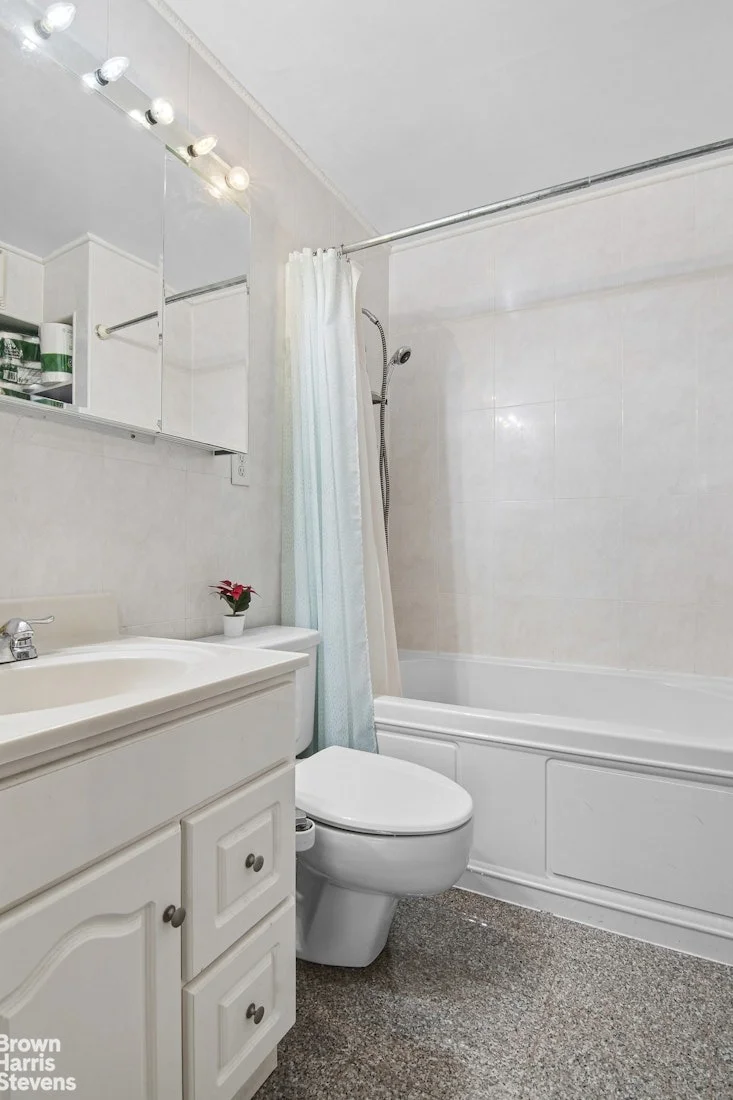 Photo of Unit 3D at 136-24 MAPLE Avenue