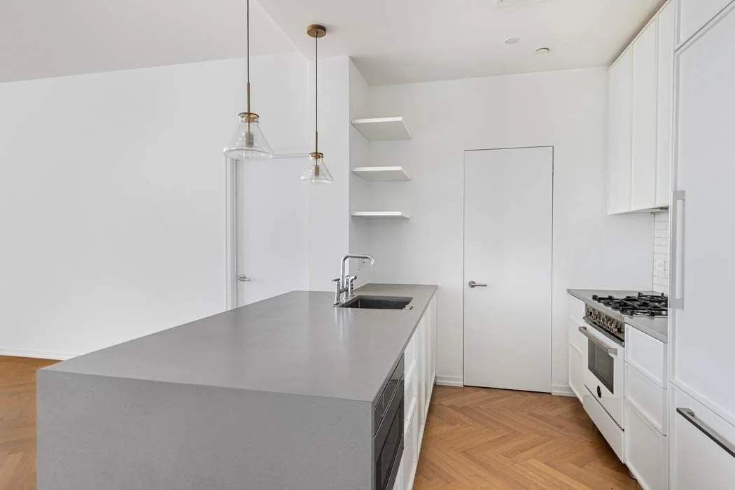 Photo of Unit D607 at 184 Kent Avenue
