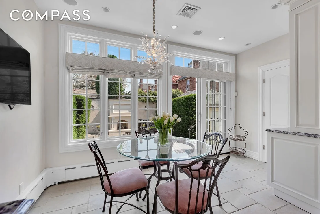 Photo of 8311 Colonial Road
