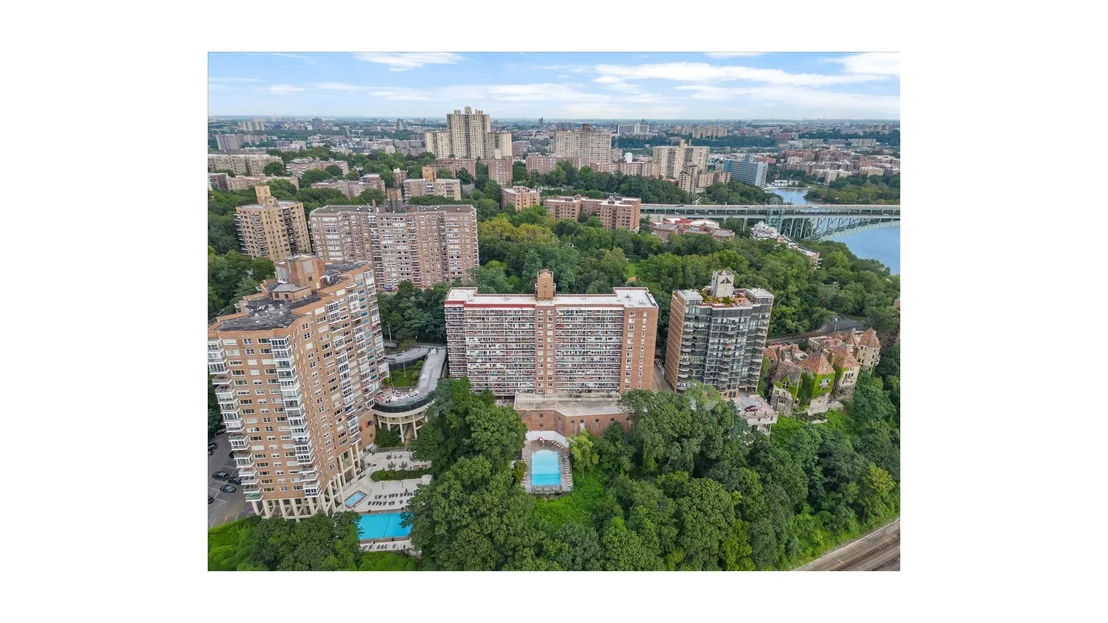 Photo of Unit 2C at 2575 PALISADE Avenue