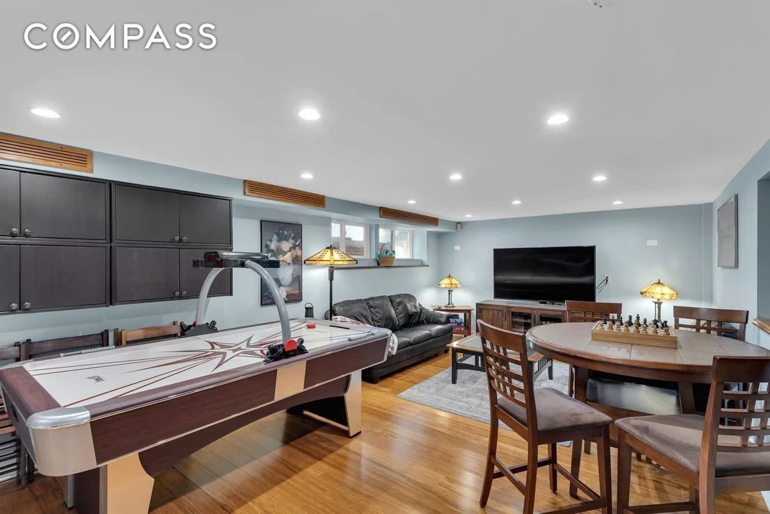 Photo of 8525 Colonial Road