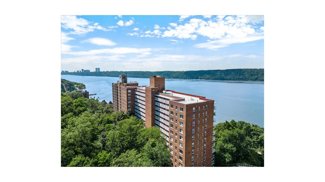 Photo of Unit 2C at 2575 PALISADE Avenue