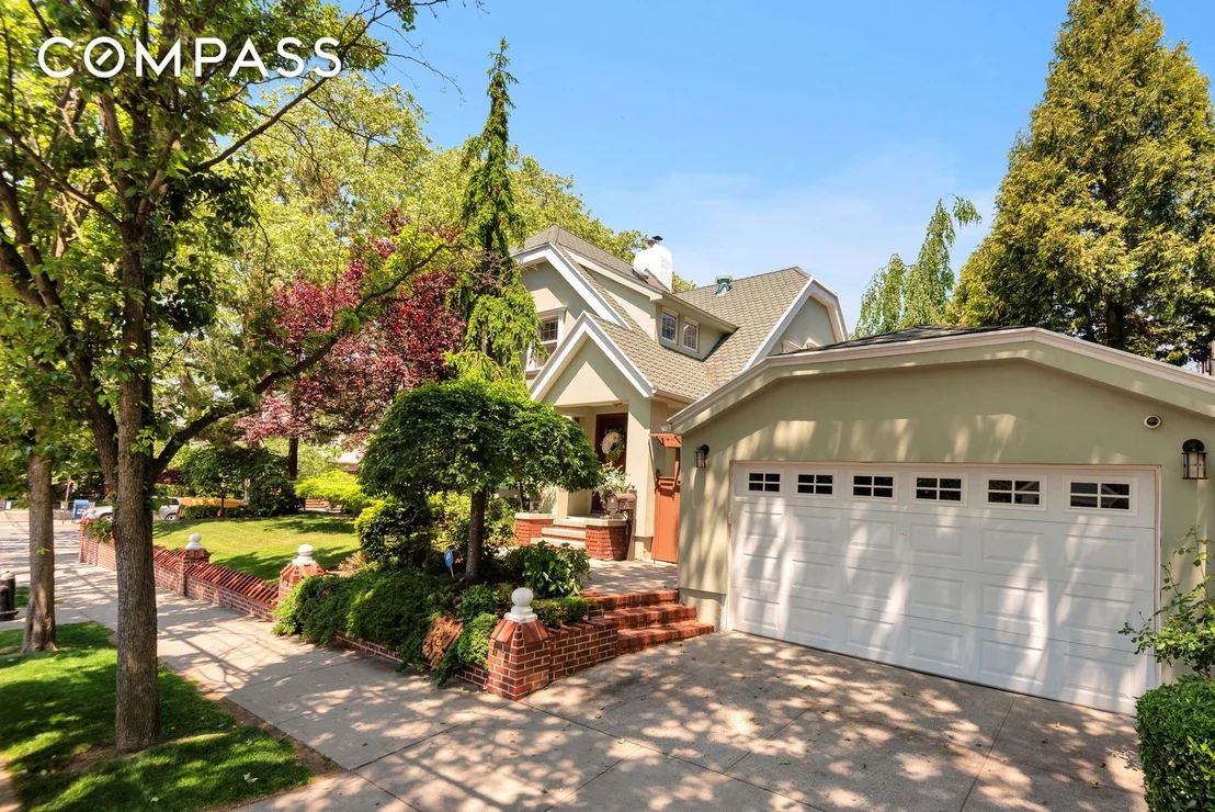 Photo of 8525 Colonial Road