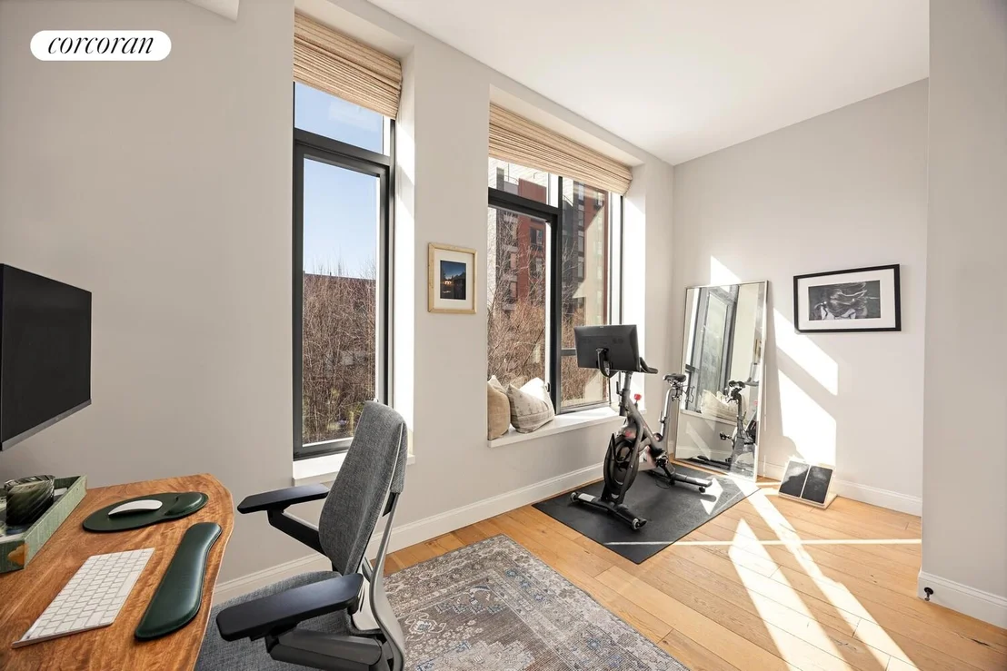 Photo of 18 VANDERBILT Avenue