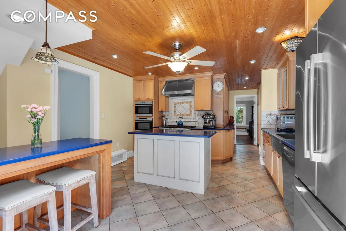 Photo of 8525 Colonial Road