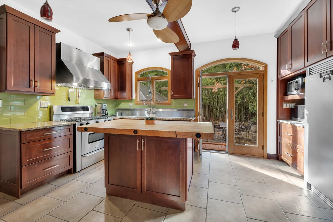 Photo of 242 STRATFORD Road