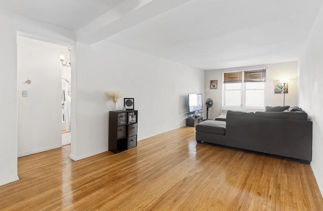 Photo of Unit 2A at 6535 Broadway