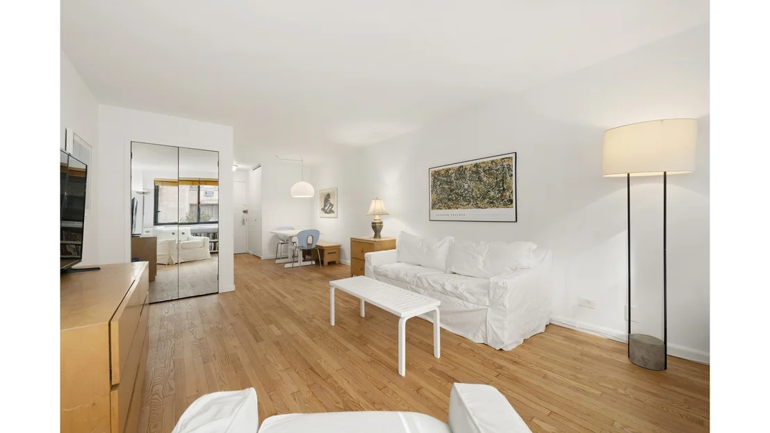 Photo of Unit 6EFS at 16 W 16TH Street