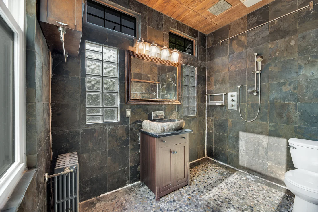Photo of 242 STRATFORD Road