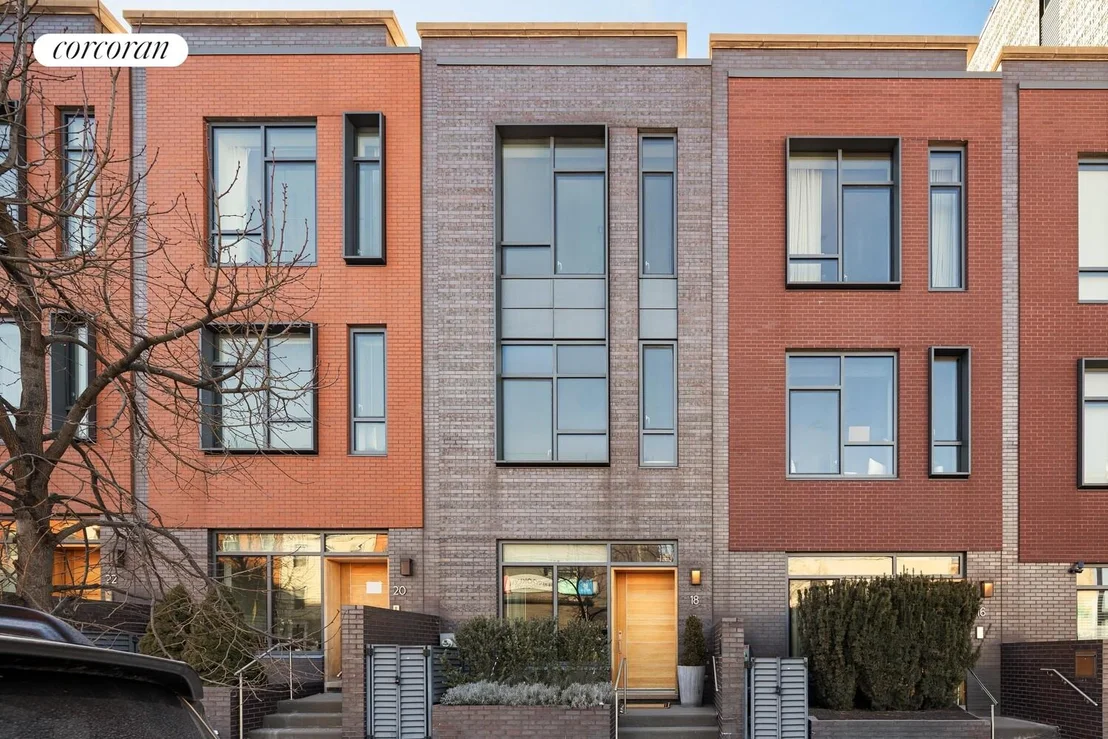 Photo of 18 VANDERBILT Avenue