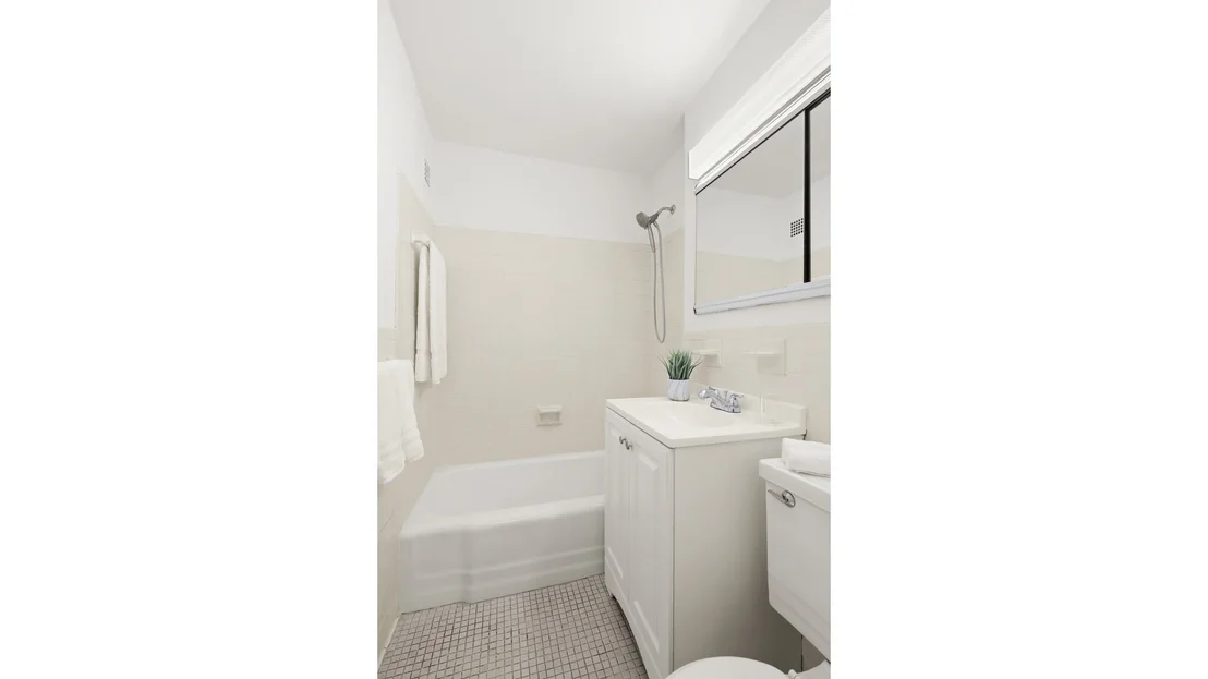 Photo of Unit 14GS at 16 W 16TH Street