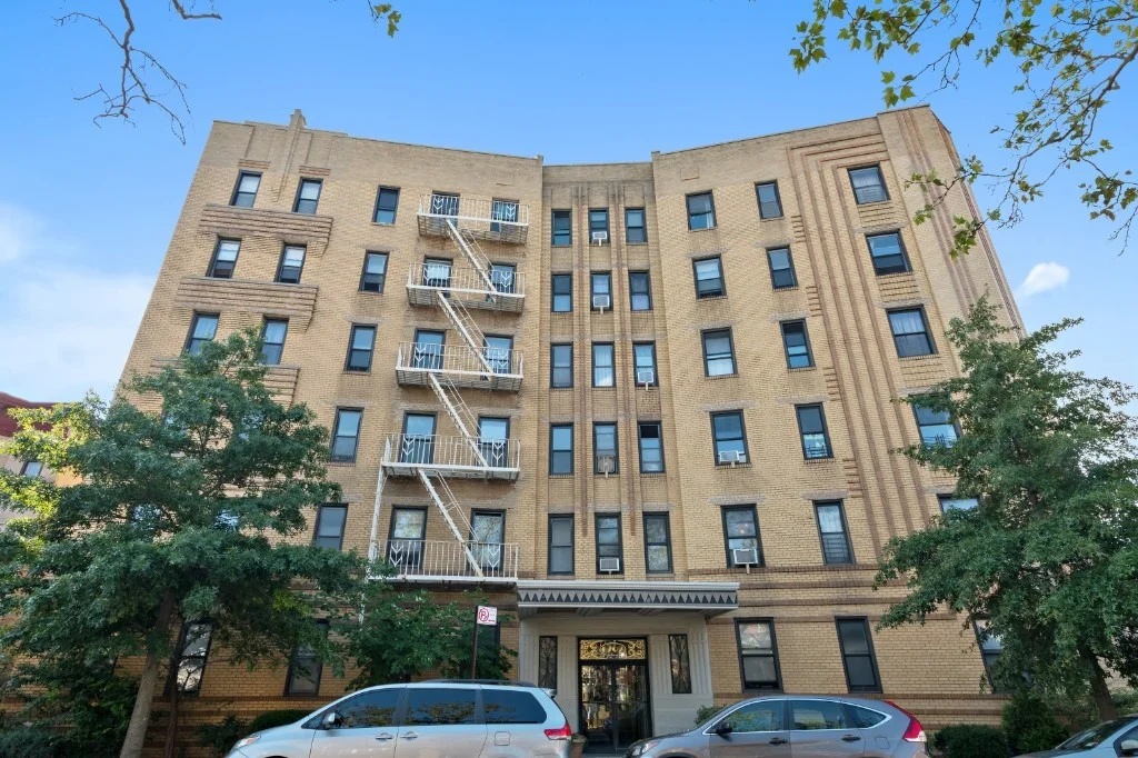 Photo of Unit 2E at 6702 Ridge Boulevard
