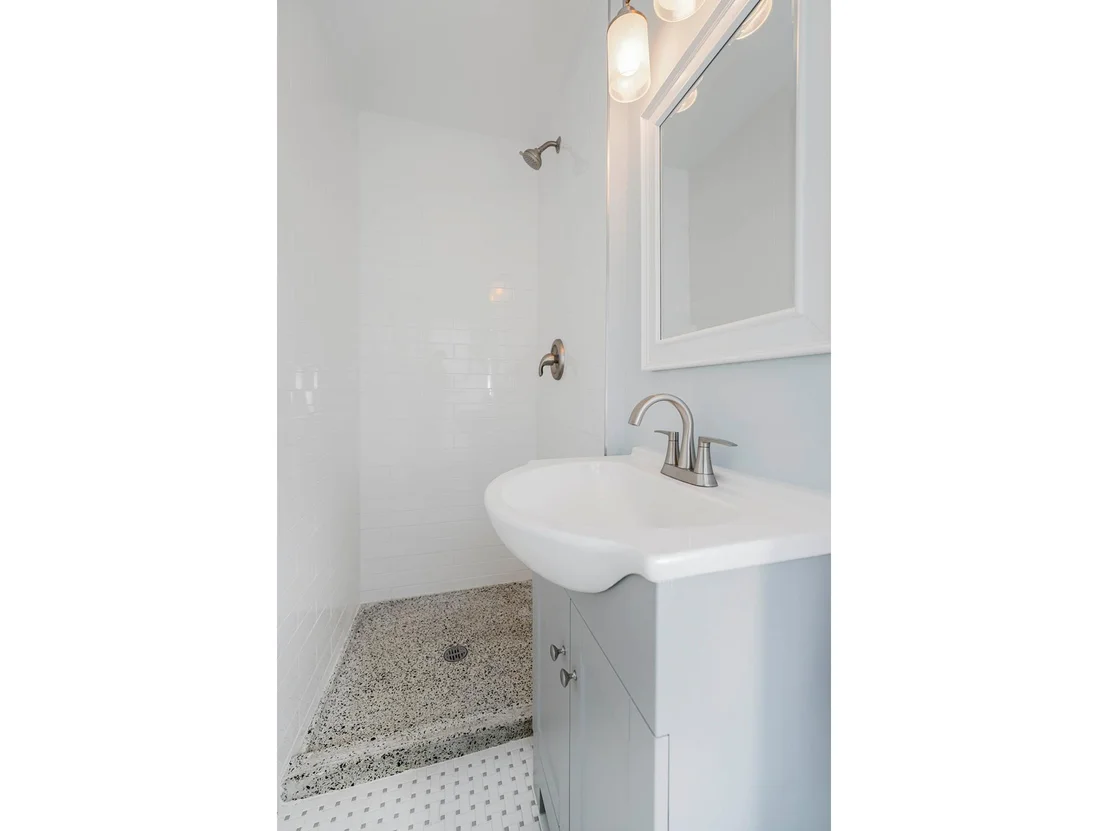 Photo of 333 MAYFAIR Drive N