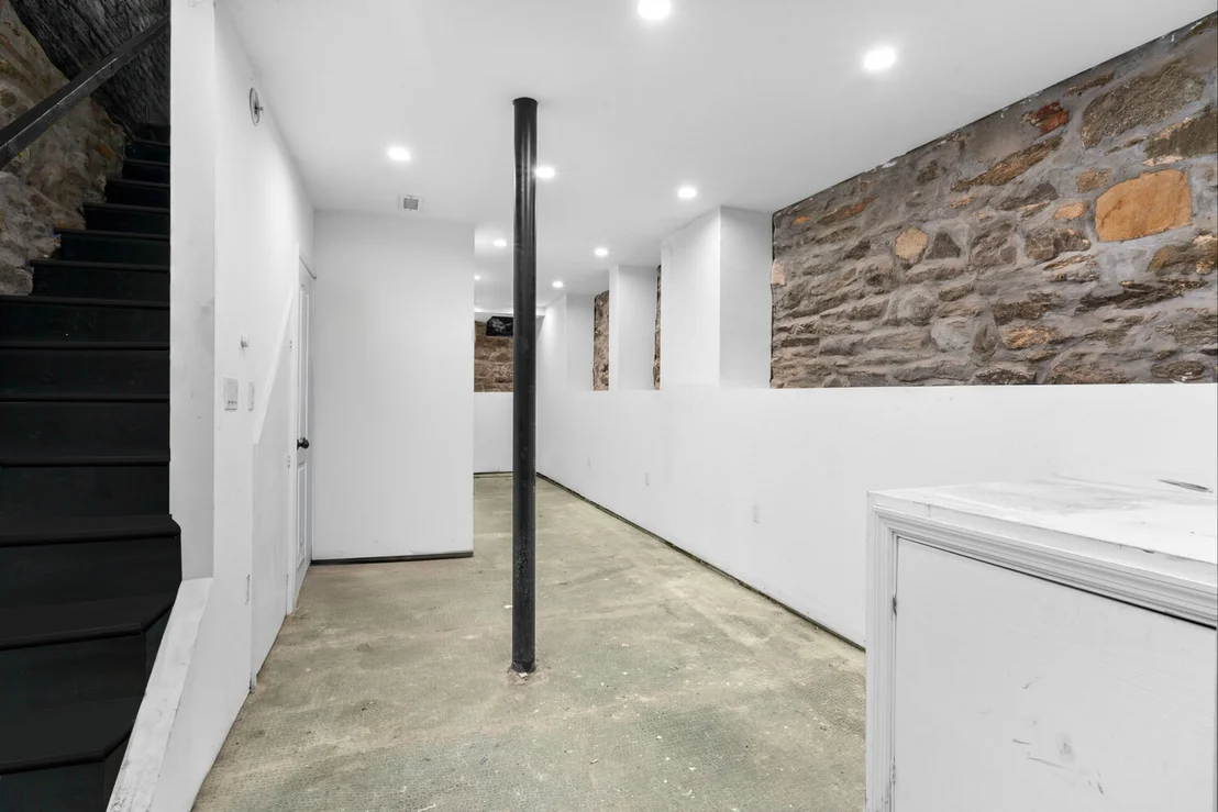 Photo of 15 DEWEY Place