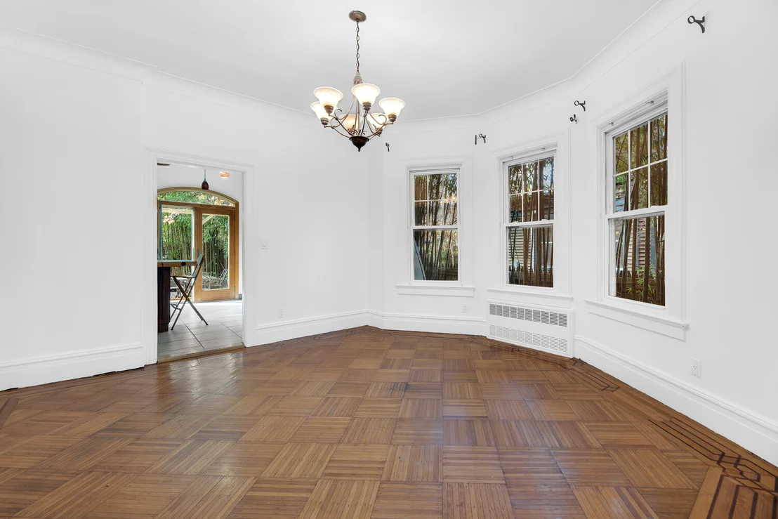 Photo of 242 STRATFORD Road