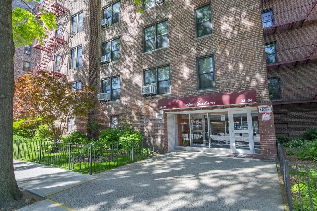 Photo of Unit 2P at 33-04 Junction Boulevard