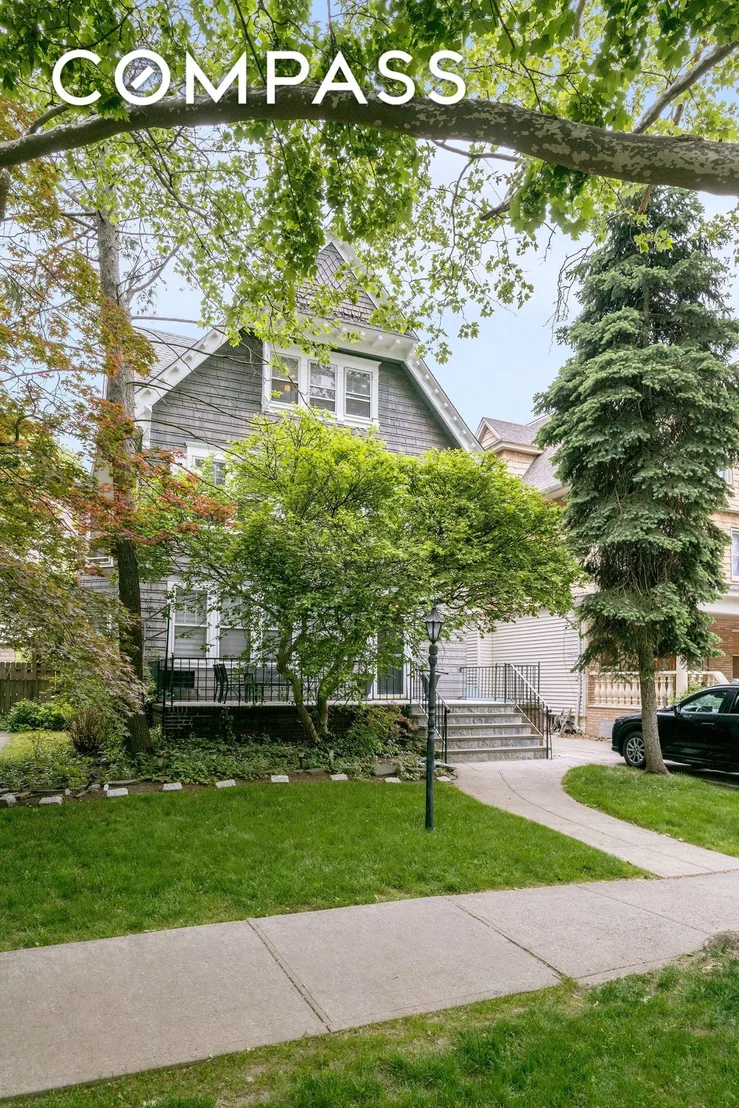 Photo of 744 Rugby Road