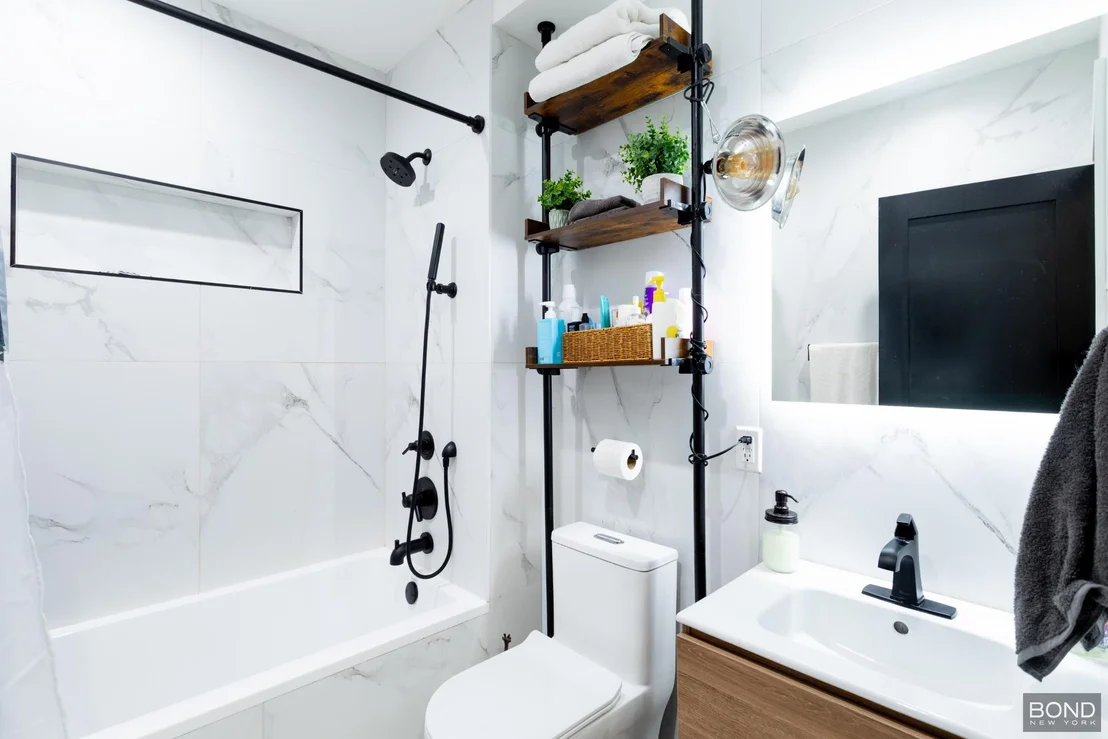 Photo of Unit 2R at 31 Bleecker Street