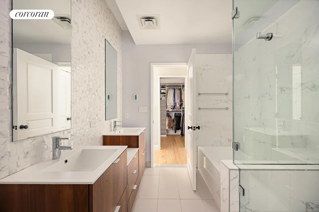 Photo of 18 VANDERBILT Avenue
