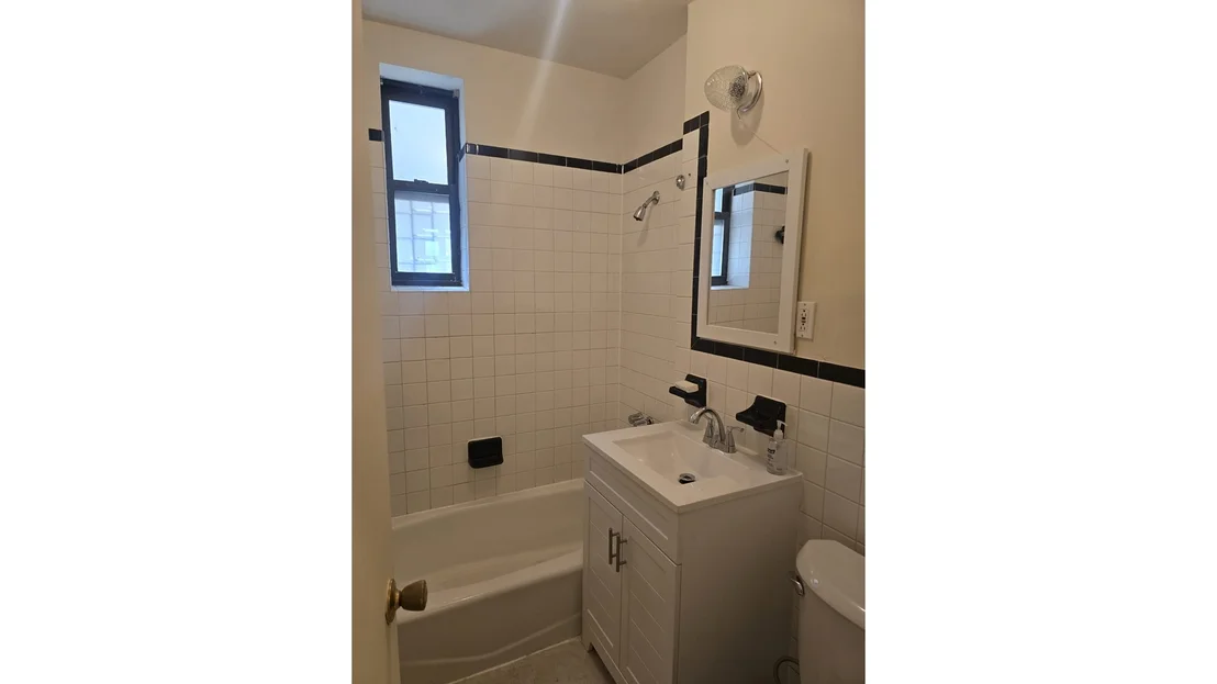 Photo of Unit 3C at 773 EASTERN Parkway