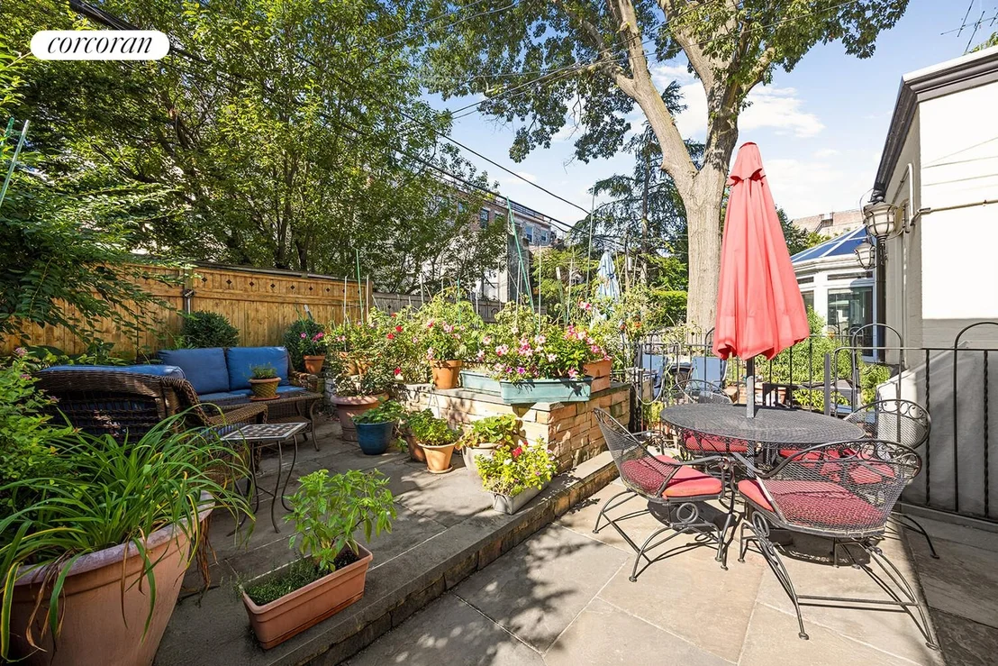 Photo of 552 4TH Street
