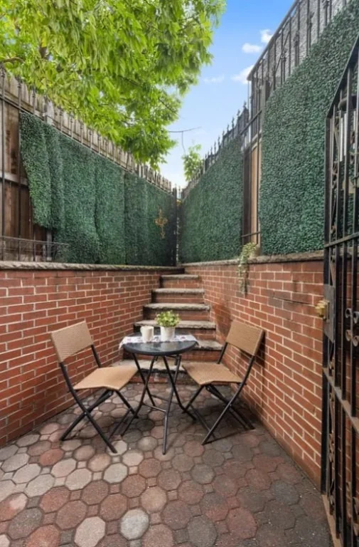Photo of 664 Henry Street