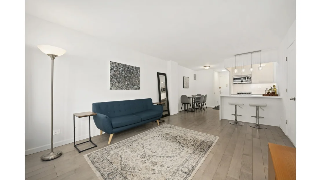 Photo of Unit 6EFS at 16 W 16TH Street