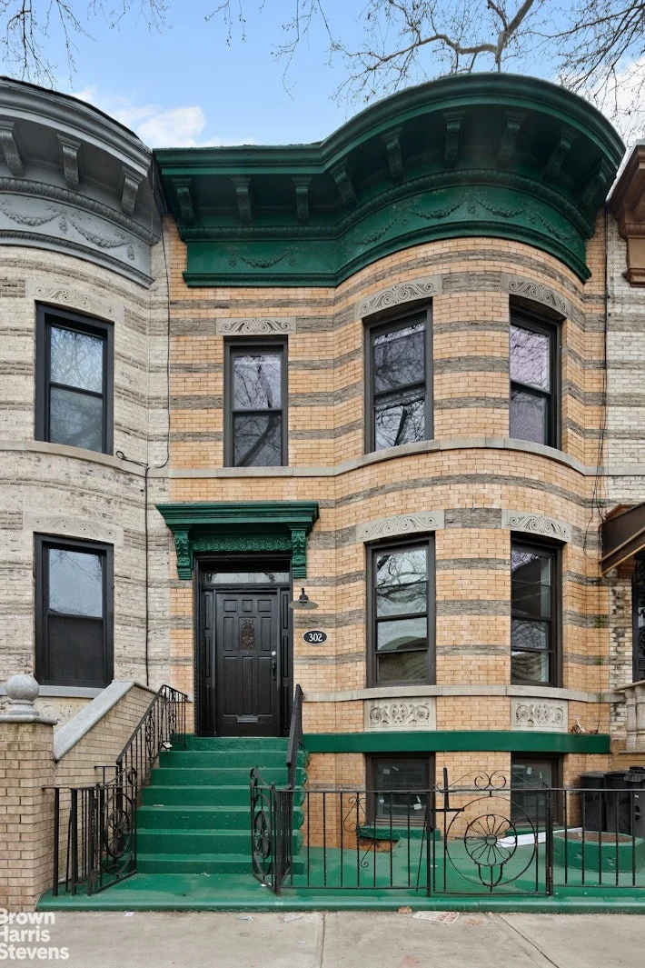 Photo of 302 WEIRFIELD Street
