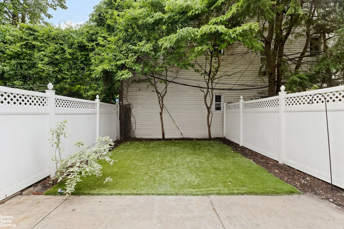 Photo of 105 MOFFAT Street
