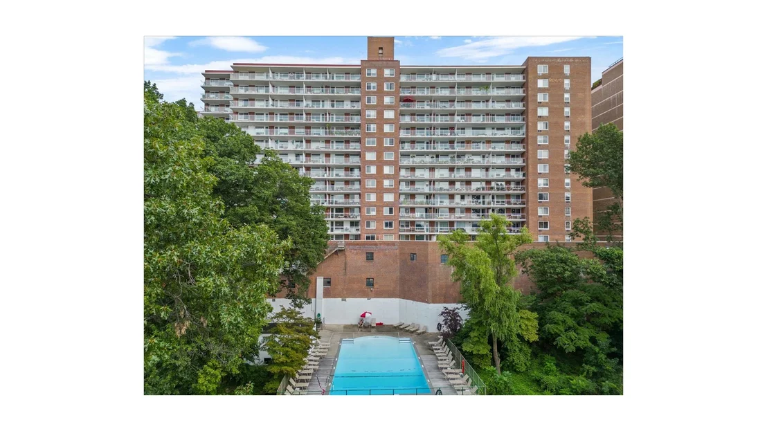 Photo of Unit 2C at 2575 PALISADE Avenue