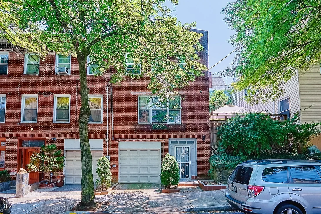 Photo of Unit TOWNHOUSE at 40 Adrian Avenue