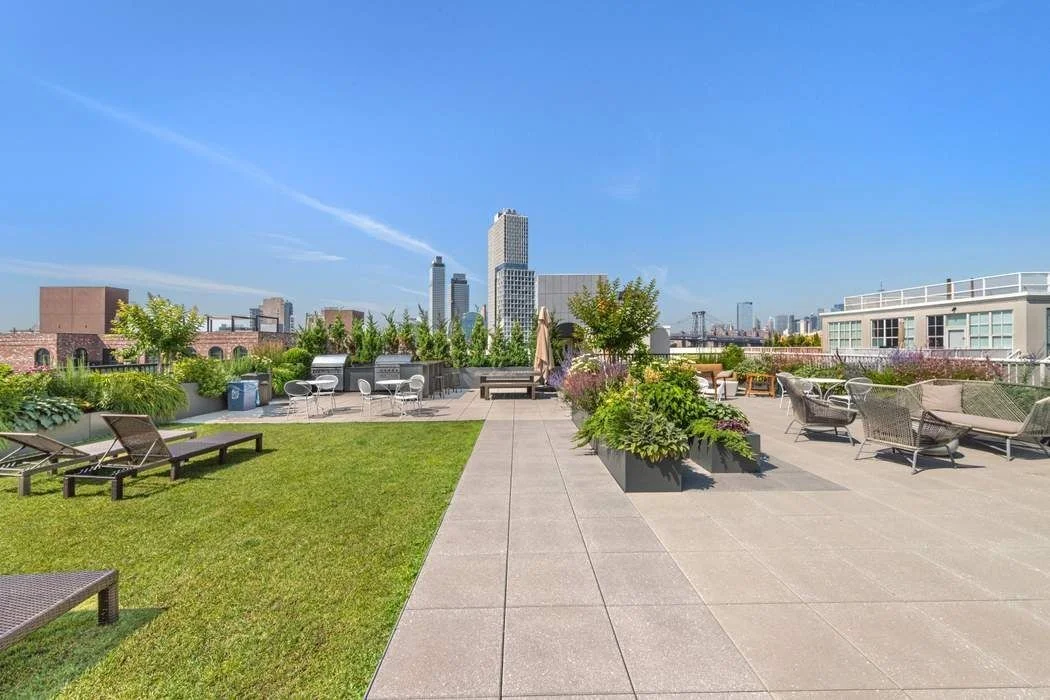 Photo of Unit D607 at 184 Kent Avenue