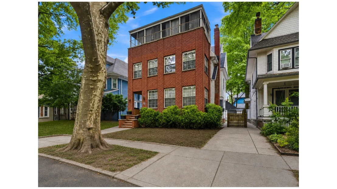 Photo of 511 ARGYLE Road
