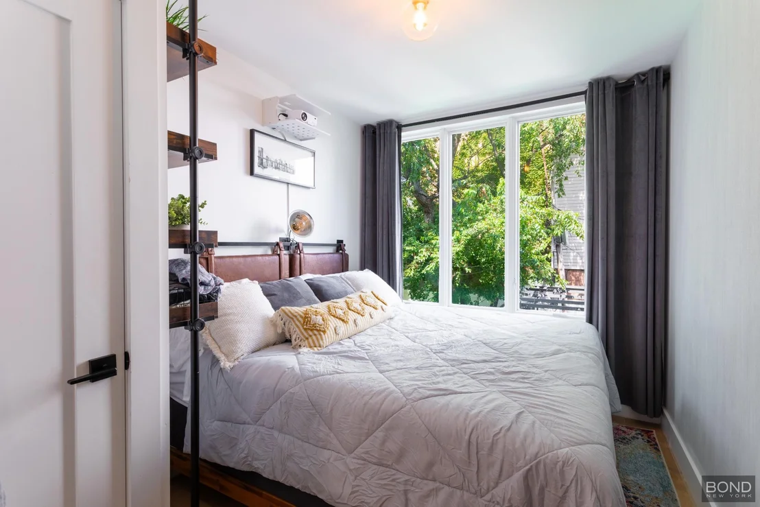Photo of Unit 2R at 31 Bleecker Street