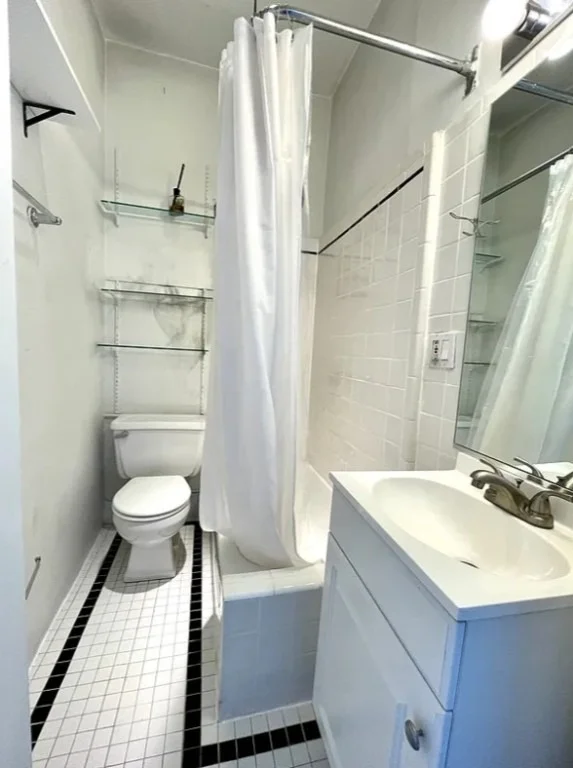 Photo of 664 Henry Street