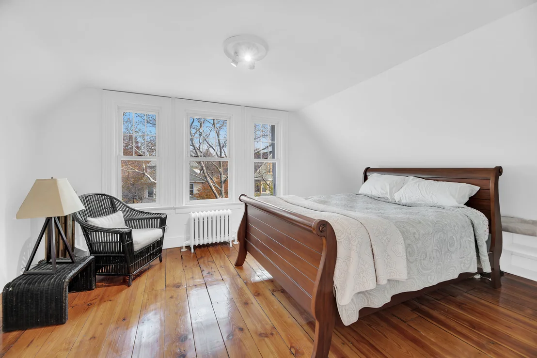 Photo of 242 STRATFORD Road
