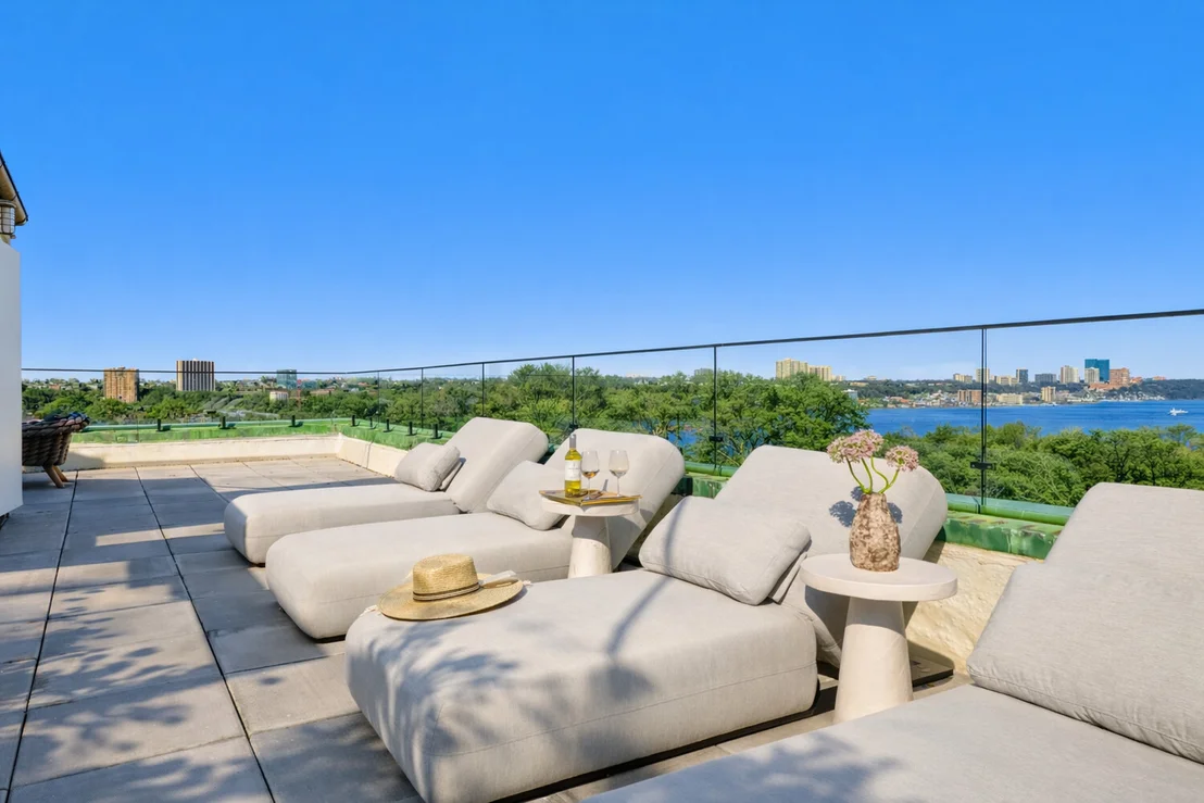 Photo of 337 RIVERSIDE Drive