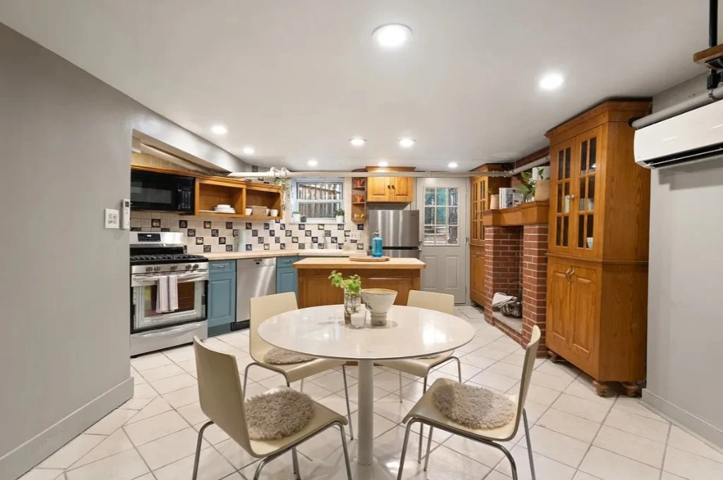 Photo of 664 Henry Street