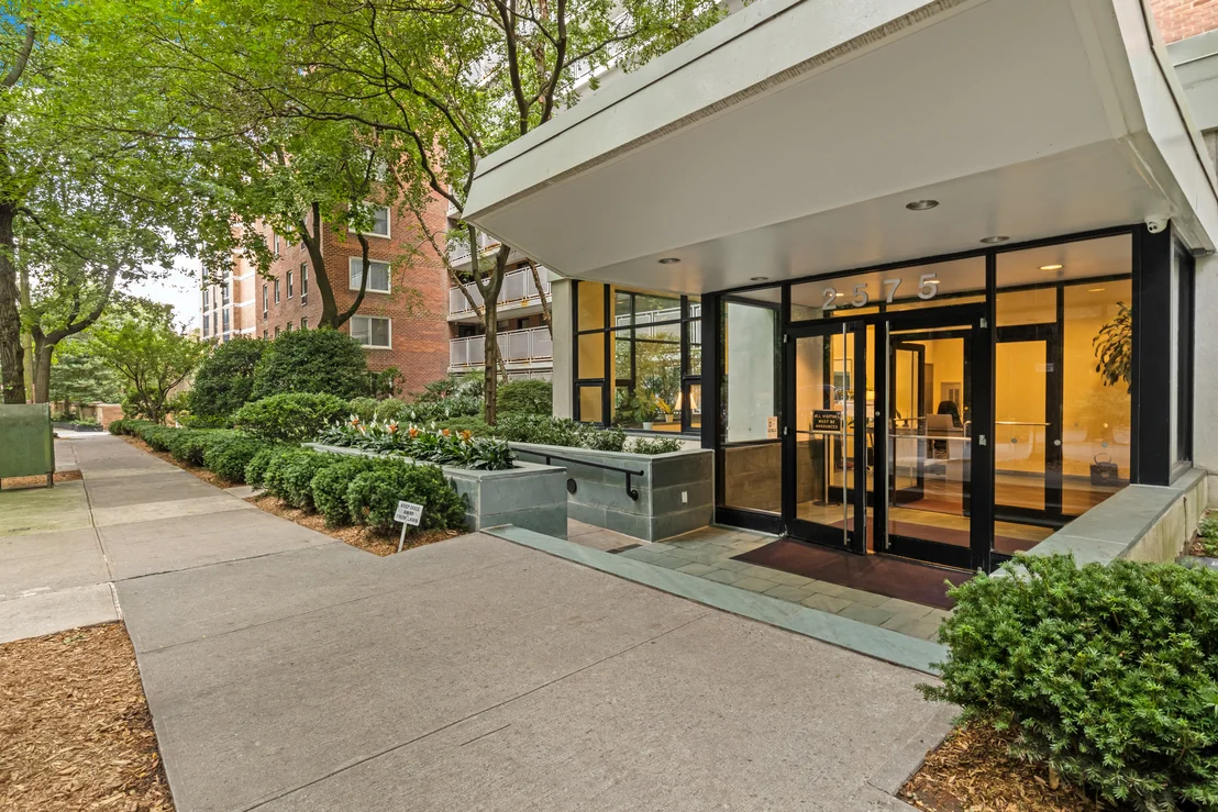 Photo of Unit 2C at 2575 PALISADE Avenue