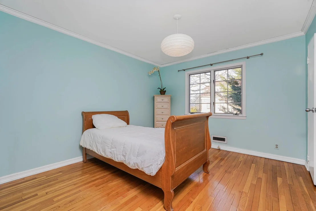 Photo of 333 MAYFAIR Drive N
