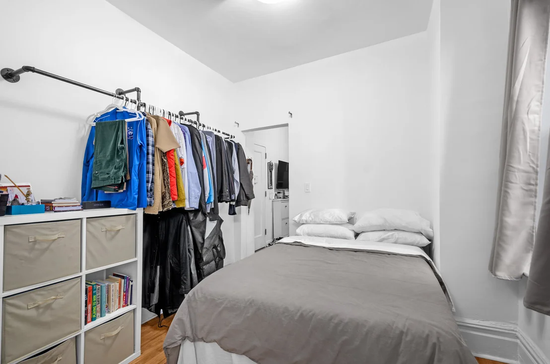 Photo of Unit D at 465 EASTERN Parkway