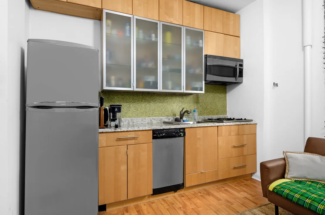 Photo of Unit D at 465 EASTERN Parkway
