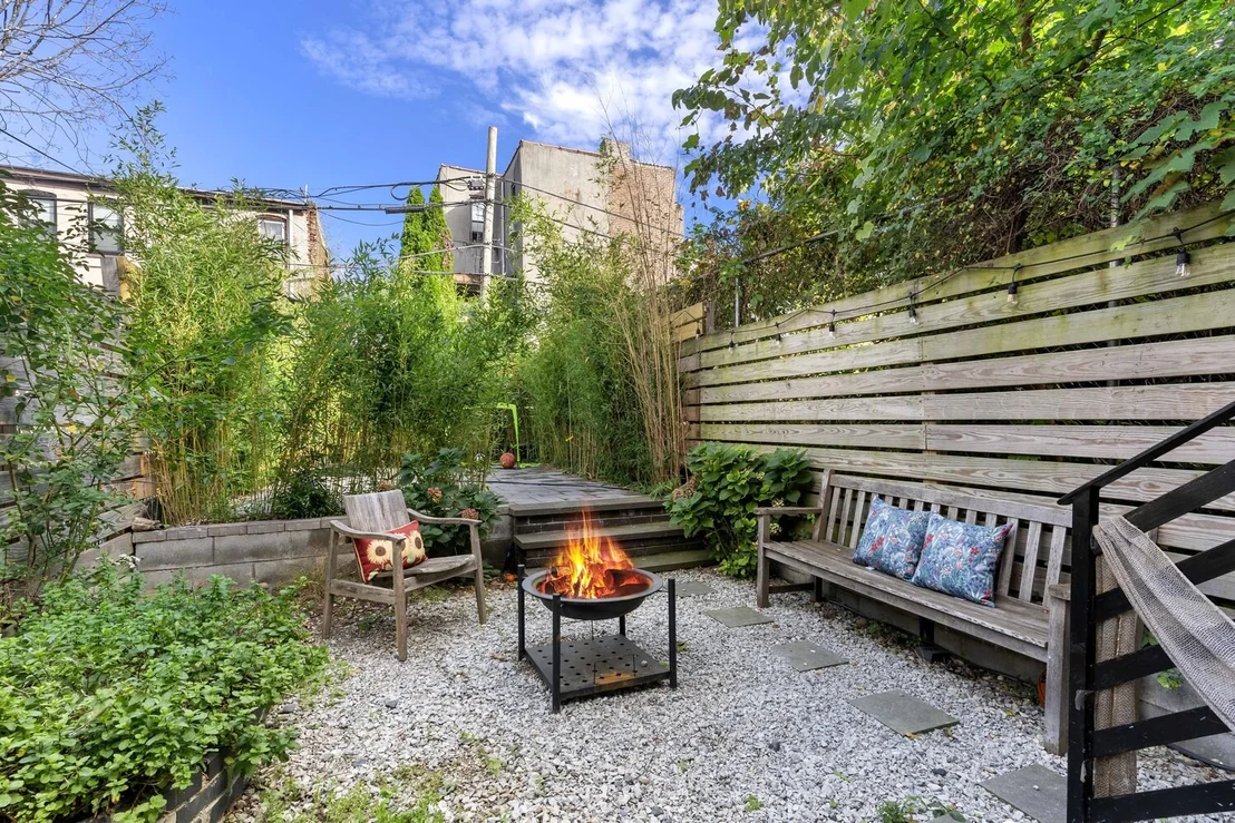 Photo of 15 DEWEY Place