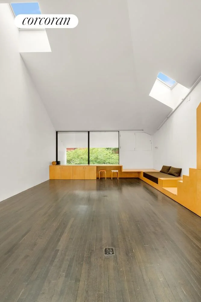 Photo of 208 VANDERBILT Avenue