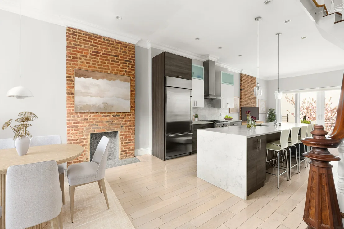 Photo of 435A CLASSON Avenue