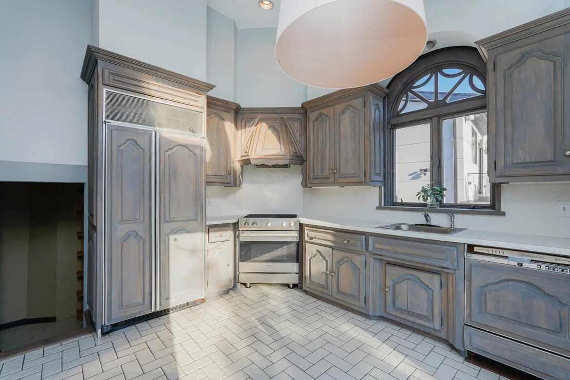Photo of 333 MAYFAIR Drive N