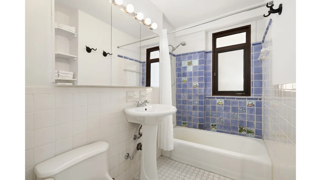 Photo of Unit 6EFS at 16 W 16TH Street