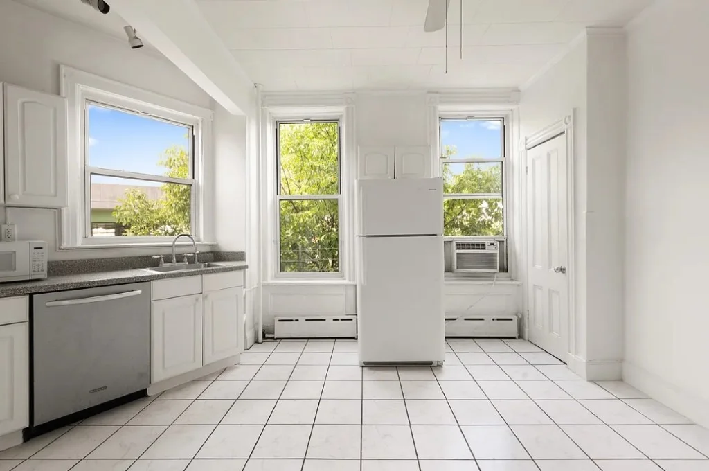 Photo of 664 Henry Street