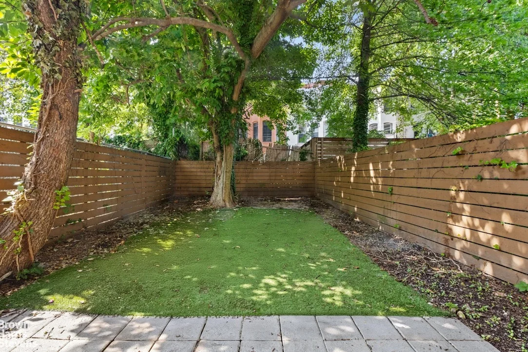 Photo of 1456 DEAN Street